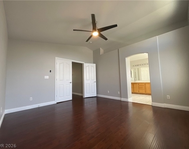 8313 Valleybreeze Avenue - Photo Thumbnail 7