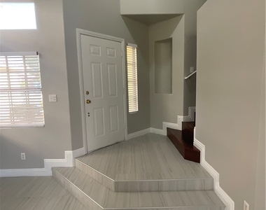 8313 Valleybreeze Avenue - Photo Thumbnail 4