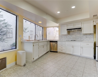 2204 Plaza Del Robles - Photo Thumbnail 1