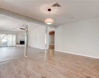 2204 Plaza Del Robles - Photo Thumbnail 13