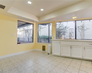 2204 Plaza Del Robles - Photo Thumbnail 4
