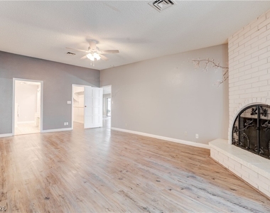 2204 Plaza Del Robles - Photo Thumbnail 20
