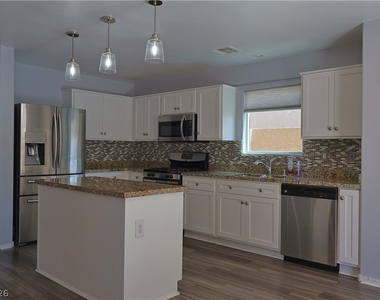 6113 Crystal Talon Street - Photo Thumbnail 8