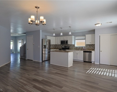 6113 Crystal Talon Street - Photo Thumbnail 7