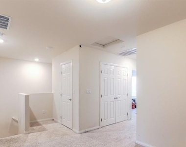 7431 Sunray Point Street - Photo Thumbnail 11