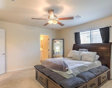 7431 Sunray Point Street - Photo Thumbnail 10