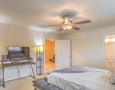7431 Sunray Point Street - Photo Thumbnail 5