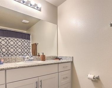 7431 Sunray Point Street - Photo Thumbnail 8