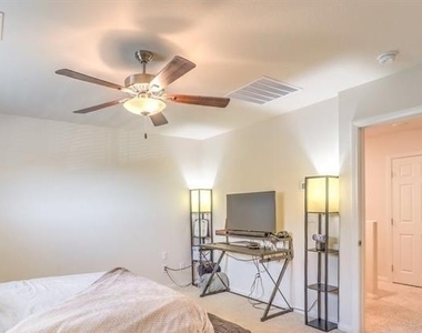 7431 Sunray Point Street - Photo Thumbnail 6