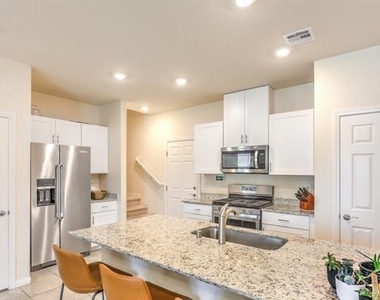 7431 Sunray Point Street - Photo Thumbnail 4
