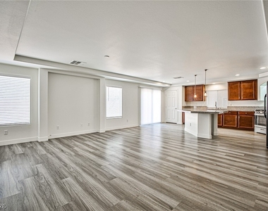 6744 Philharmonic Avenue - Photo Thumbnail 3
