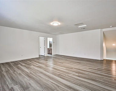 6744 Philharmonic Avenue - Photo Thumbnail 14