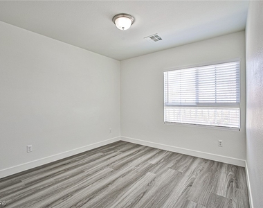 6744 Philharmonic Avenue - Photo Thumbnail 5