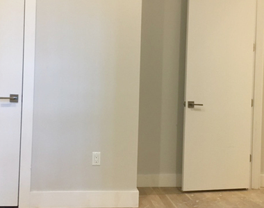 720 Knickerbocker Ave - Photo Thumbnail 8