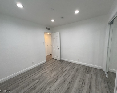 536 S 11th Street - Photo Thumbnail 5