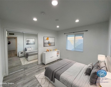 536 S 11th Street - Photo Thumbnail 12