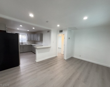536 S 11th Street - Photo Thumbnail 10