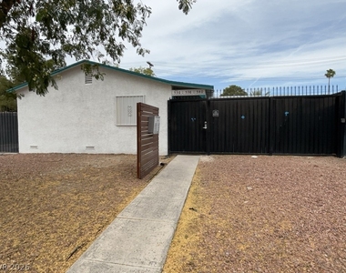 536 S 11th Street - Photo Thumbnail 1