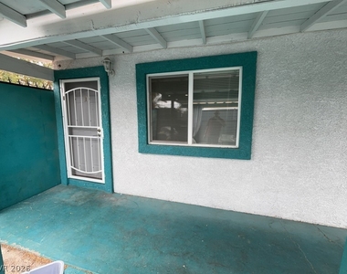 536 S 11th Street - Photo Thumbnail 2