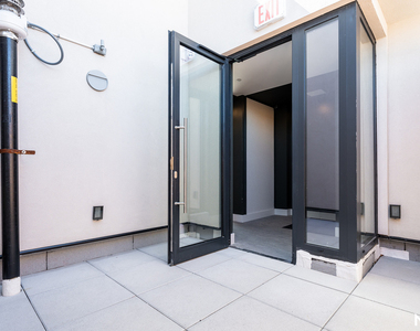 303 Wythe Ave Williamsburg - Photo Thumbnail 17