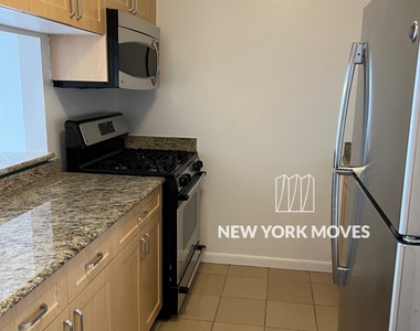 West 48th Street - Photo Thumbnail 7