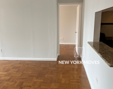 West 48th Street - Photo Thumbnail 6