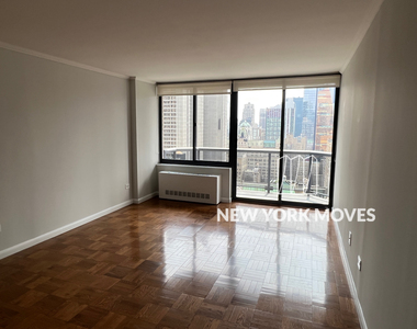 West 48th Street - Photo Thumbnail 4