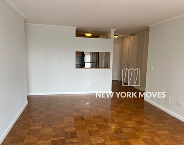 West 48th Street - Photo Thumbnail 5