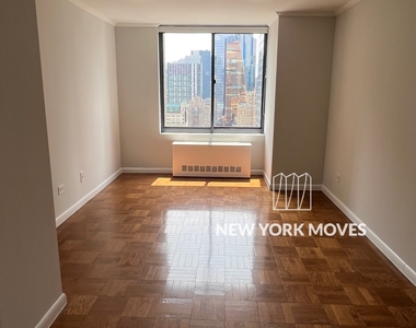 West 48th Street - Photo Thumbnail 11