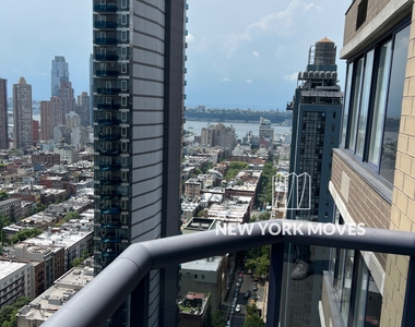 West 48th Street - Photo Thumbnail 1