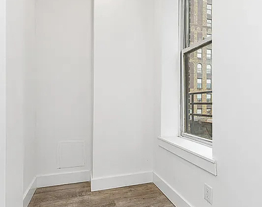 35th Street/8th Avenue - Photo Thumbnail 3