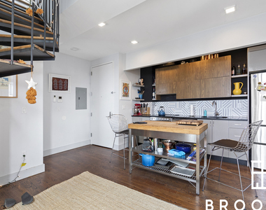 311 Woodbine St Bushwick - Photo Thumbnail 3