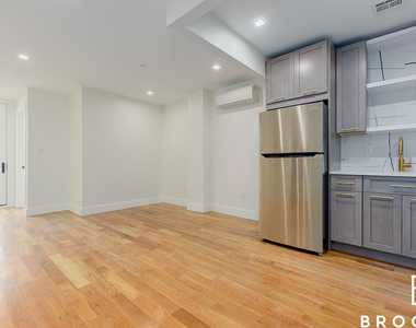 535 Grand St Williamsburg - Photo Thumbnail 6