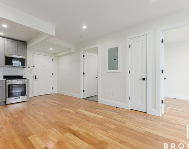 535 Grand St Williamsburg - Photo Thumbnail 7