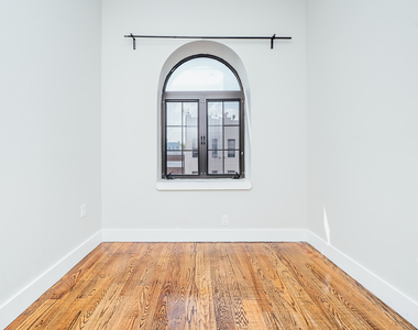 358 Palmetto St - Photo Thumbnail 3