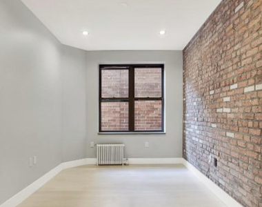 Stanton Street - Photo Thumbnail 1