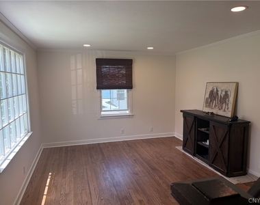 240 Ferncliff Avenue - Photo Thumbnail 3