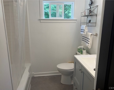 240 Ferncliff Avenue - Photo Thumbnail 4