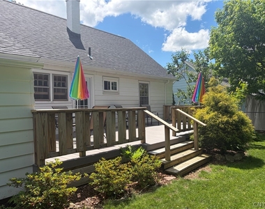 240 Ferncliff Avenue - Photo Thumbnail 9