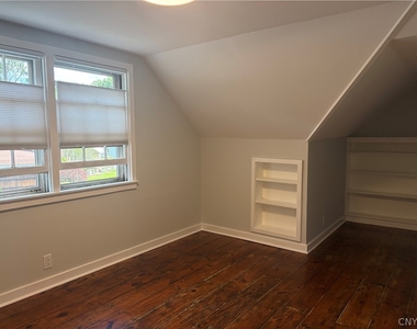 240 Ferncliff Avenue - Photo Thumbnail 7