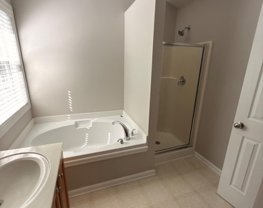 5706 Amberside Lane - Photo Thumbnail 50
