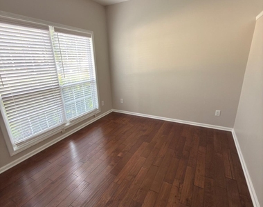 5706 Amberside Lane - Photo Thumbnail 13