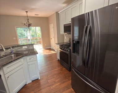 5706 Amberside Lane - Photo Thumbnail 18