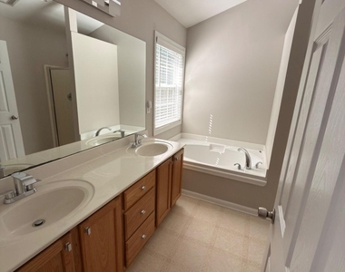 5706 Amberside Lane - Photo Thumbnail 49