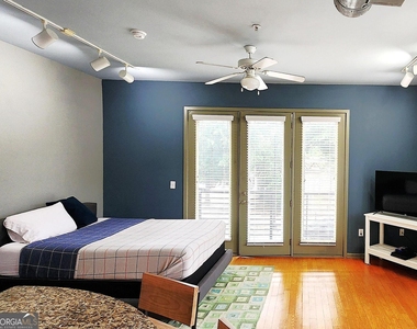 5300 Peachtree Road - Photo Thumbnail 2
