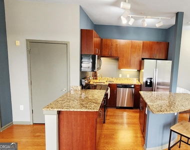 5300 Peachtree Road - Photo Thumbnail 4