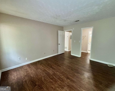 3841 Woodridge Way - Photo Thumbnail 11