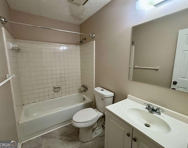 3841 Woodridge Way - Photo Thumbnail 17