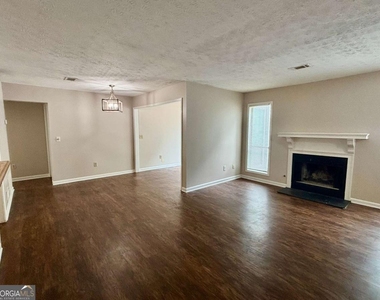 3841 Woodridge Way - Photo Thumbnail 3