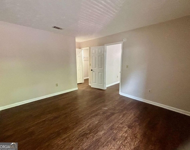 3841 Woodridge Way - Photo Thumbnail 16
